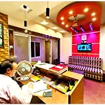 Hotel Premium Blue Sagar Near Jagannath Temple And Sea Beach - Lift And Parking